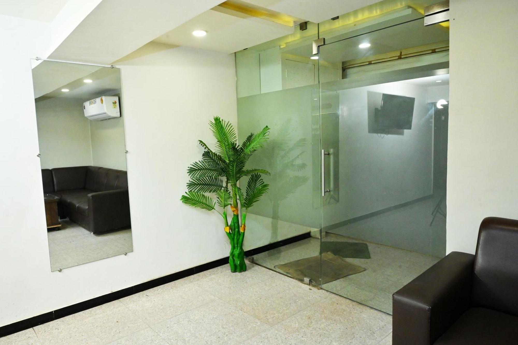 Hotel Blue Leaf راجكوت المظهر الخارجي الصورة