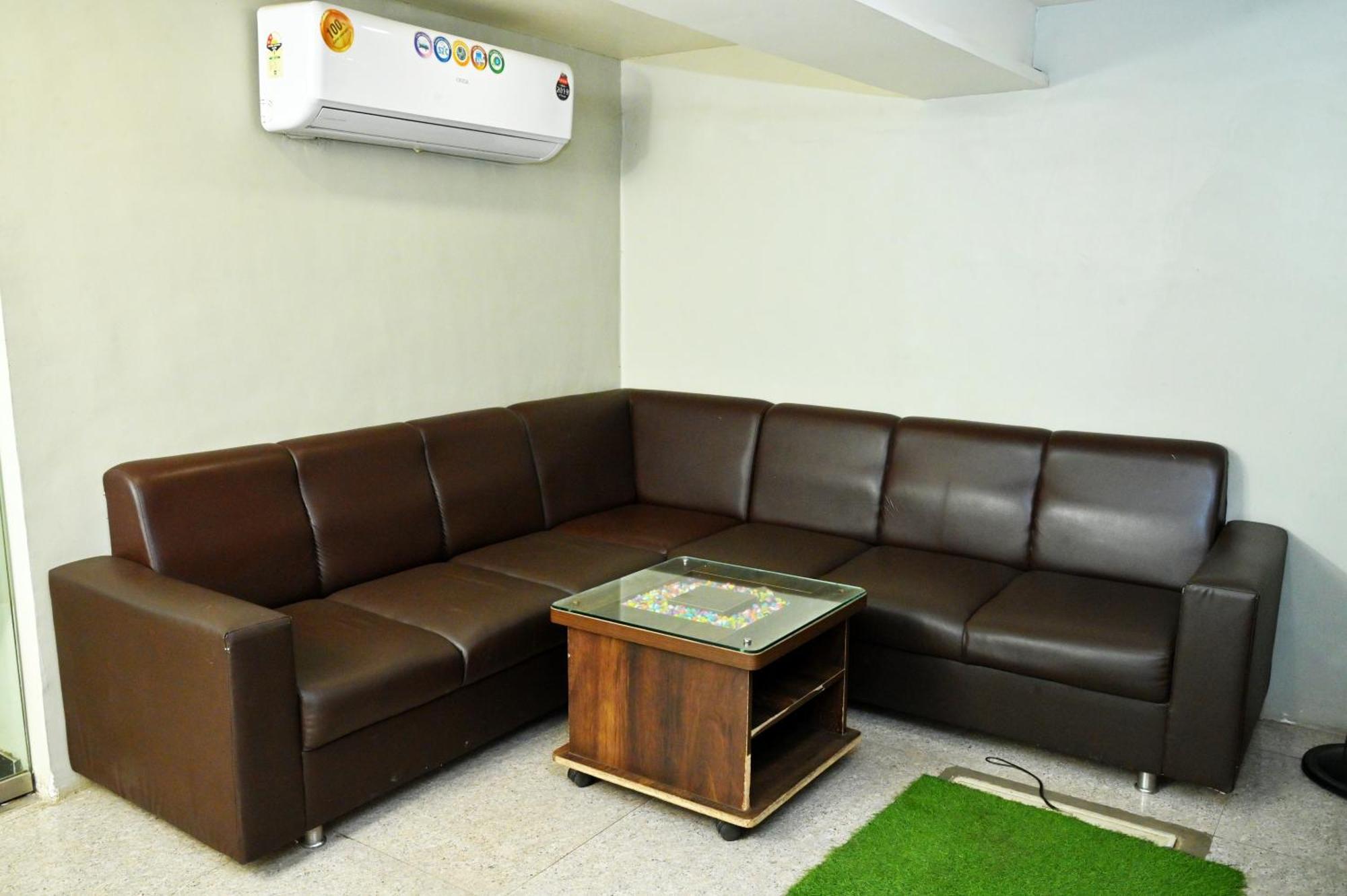 Hotel Blue Leaf راجكوت المظهر الخارجي الصورة