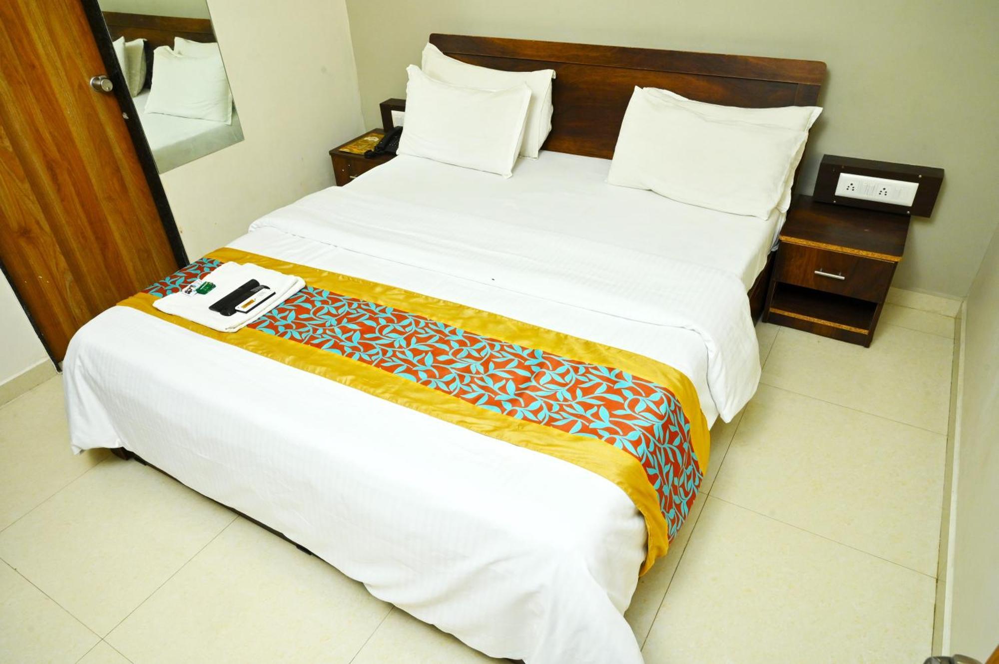 Hotel Blue Leaf راجكوت المظهر الخارجي الصورة