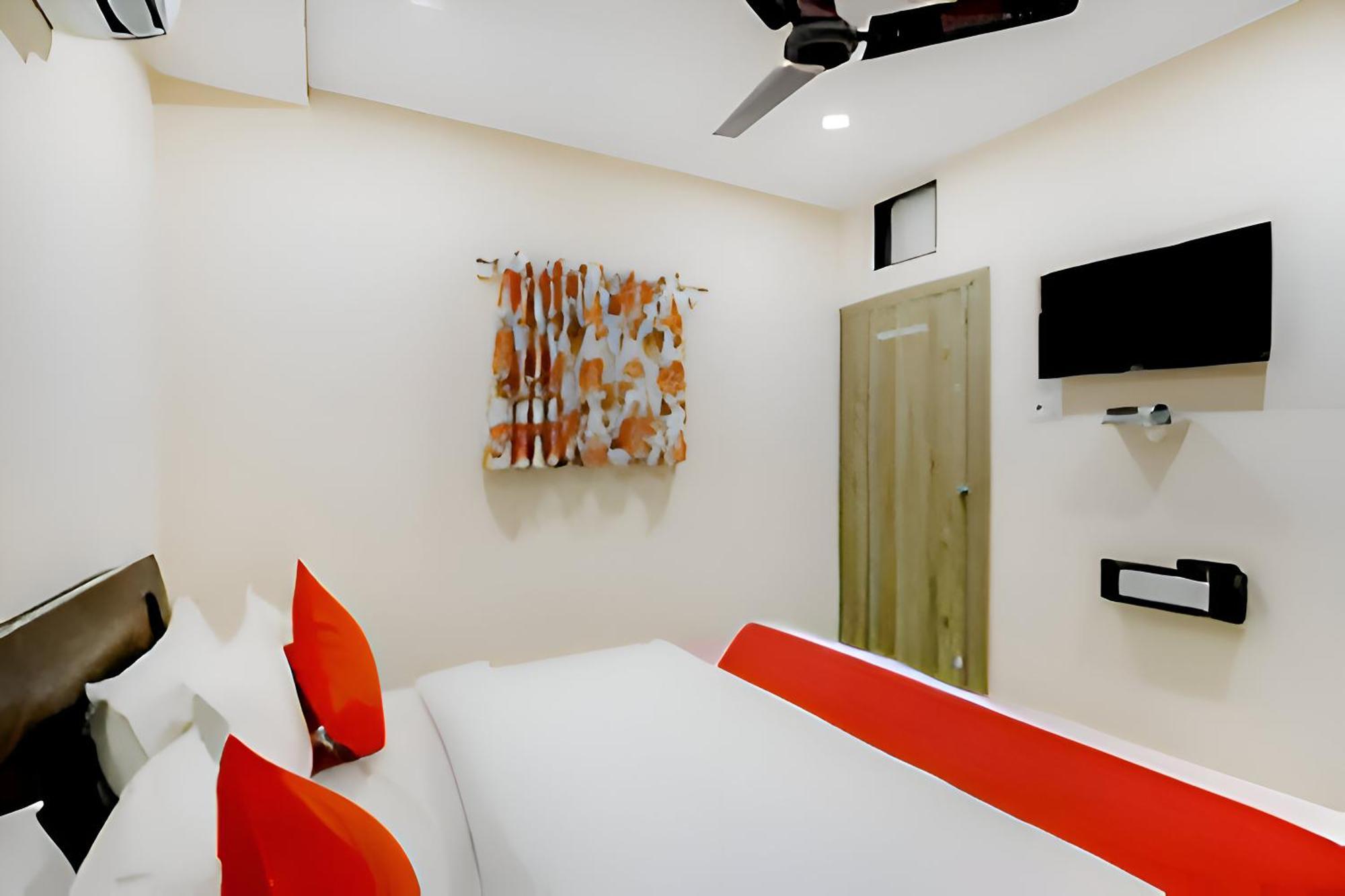 Hotel Blue Leaf راجكوت المظهر الخارجي الصورة