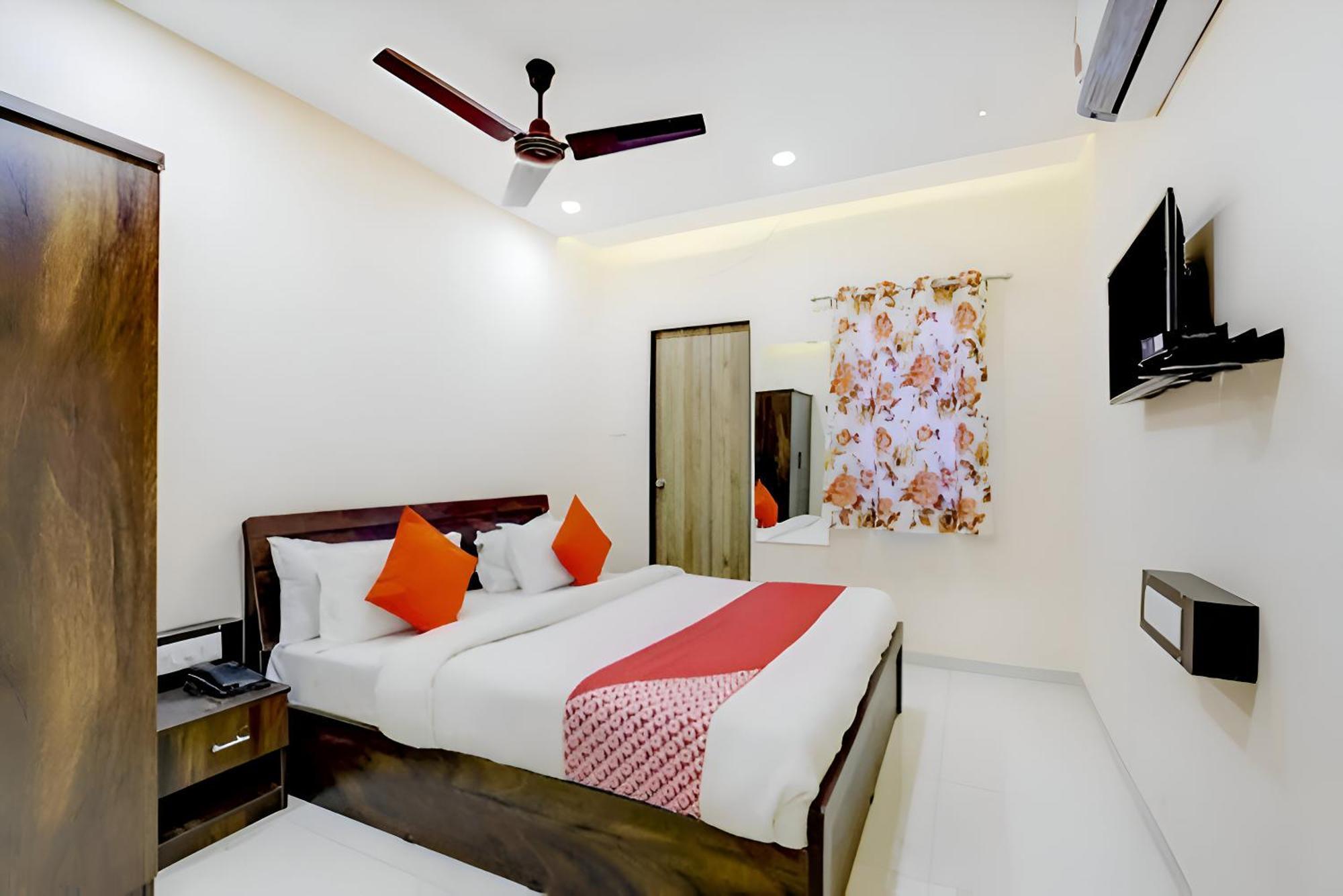 Hotel Blue Leaf راجكوت المظهر الخارجي الصورة