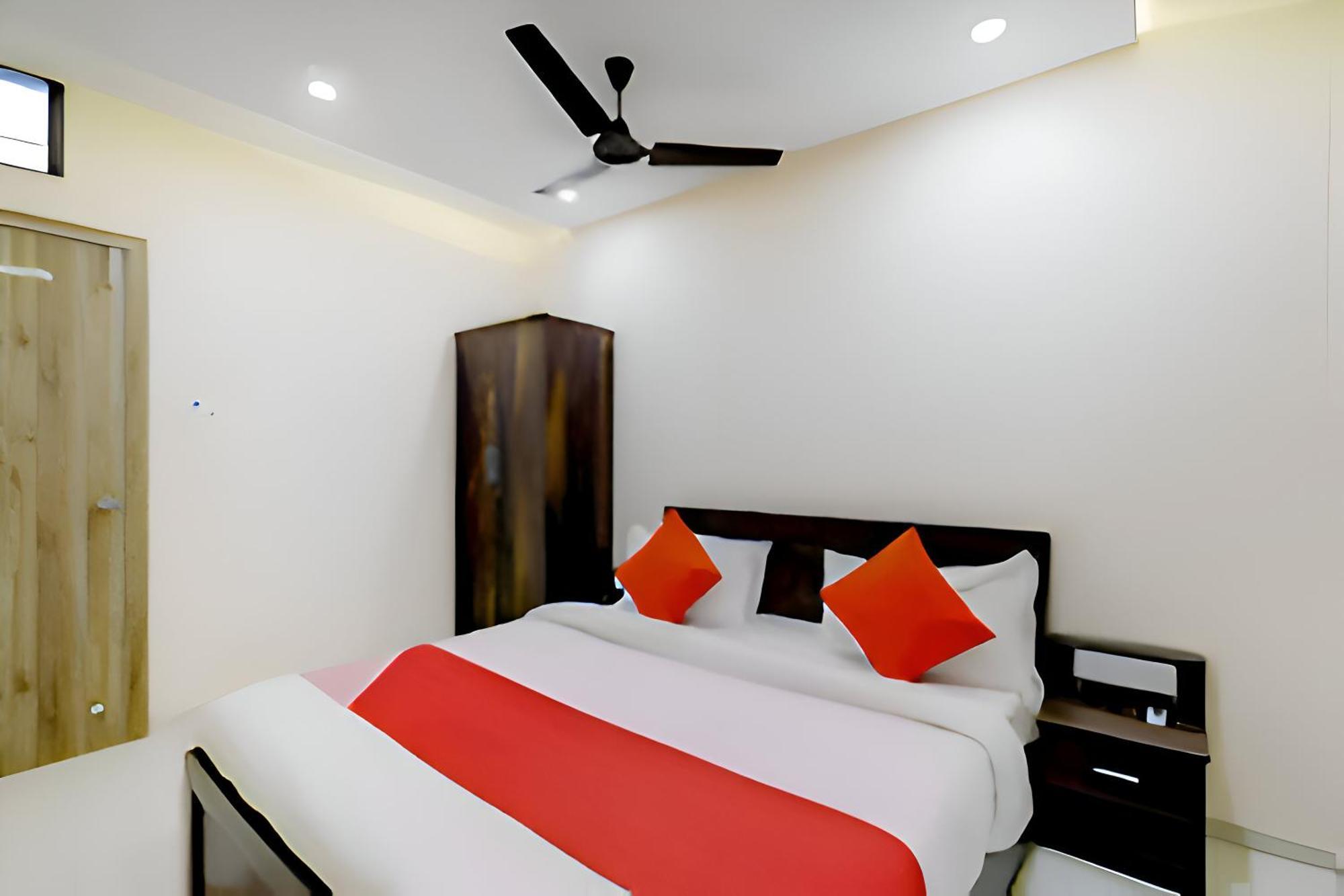 Hotel Blue Leaf راجكوت المظهر الخارجي الصورة